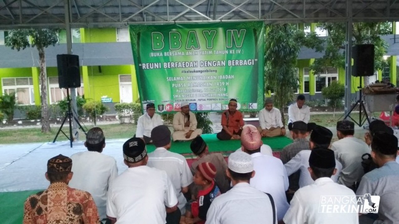 Buka Bersama Anak Yatim (BBAY) ke empat yang digelar oleh Alumni SMA Negeri 2 (Smada) Pangkalpinang Lintas angkatan, di Smada Pangkalpinang bersama Hafidz Qur'an dan Anak Yatim Piatu, Selasa (12/06/2018).