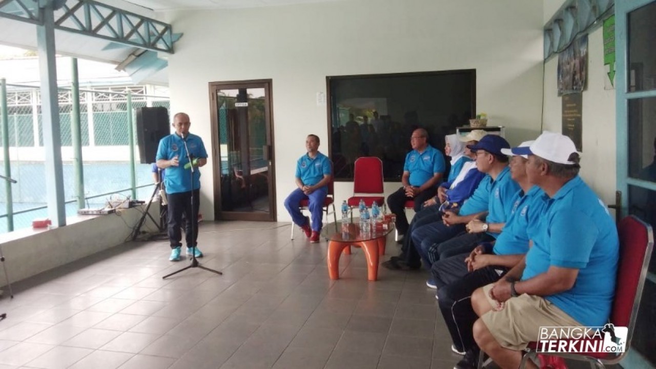 Walikota Pangkalpinang, Maulan Aklil membuka secara resmi Pertandingan Persahabatan Tenis Lapangan, dalam rangka festival Kota Beribu Senyuman Kota Pangkalpinang, di Lapangan Tenis Bukit Baru, komplek Timah, Jum'at (21/12/2018).