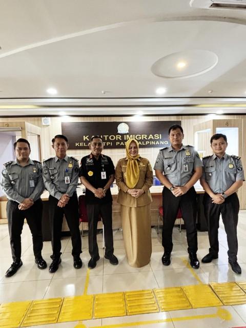 Wakil Gubernur Bangka Belitung Hellyana berkoordinasi dengan Imigrasi Kelas 1 TPI Pangkalpinang