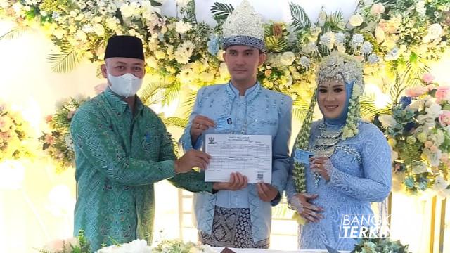 Jadi Saksi Pernikahan Masyarakat, Herry Erfian Sampaikan Inovasi Dindukcapil Bangka Tengah.
