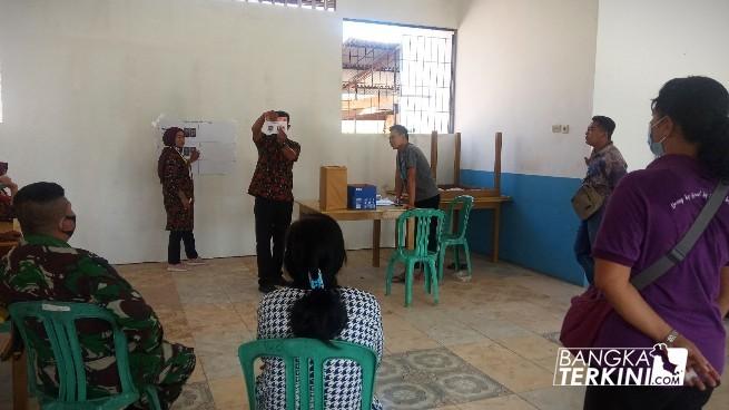 Pemilihan Ketua RT 01 di Kelurahan Bacang, Kecamatan Pangkalpinang. Jum'at (23/10/2020).