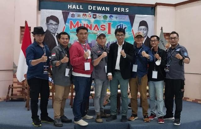 PJS Bangka Belitung bersama Ketua Umum Terpilih Mahmud Marhaba usai kegiatan Munas I Pemerhati Jurnalis Siber (PJS)