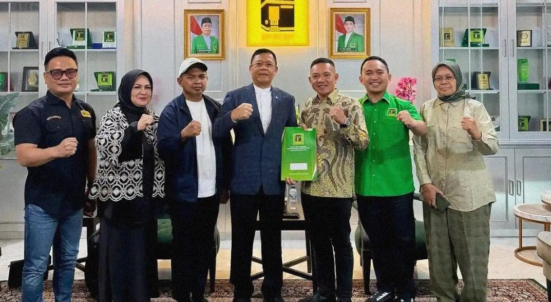 Amri Cahyadi, Sadiri dan Dwi terima langsung SK Kepengurusan DPW PPP Bangka Belitung 2026-2031 yang diserahkan oleh Ketua Umum PPP Muhammad Mardiono
