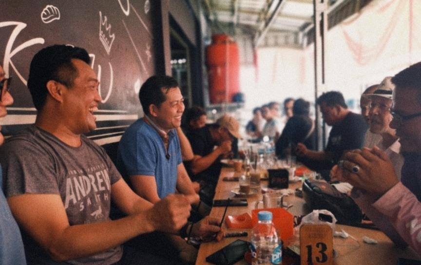 Basit Cinda Ngopi di Akew, Tawa Canda Bersama Para Tokoh di Pangkalpinang