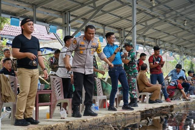 Berhasil Tarik Ikan Berbobot 5,17 Kg, Handika Dari Bank Sumsel Babel Raih Kemenangan Lomba Mancing