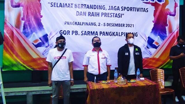 Ketua Umum Komite Olahraga Nasional Indonesia (KONI) Kota Pangkalpinang, Fauzi Trisana hadiri sekaligus membuka Kejuaraan Kota (Kejurkot) PBSI Pangkalpinang di GOR PB SARMA Pangkalpinang Provinsi Kepulauan Bangka Belitung, Kamis (02/12/2021).