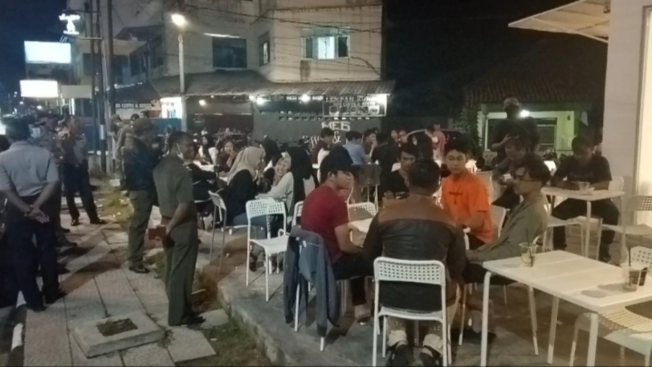 'Cegah Corona' Polresta Dan Pol PP Pangkalpinang, Sidak ke Cafe - Cafe, Kamis (19/03/2020).