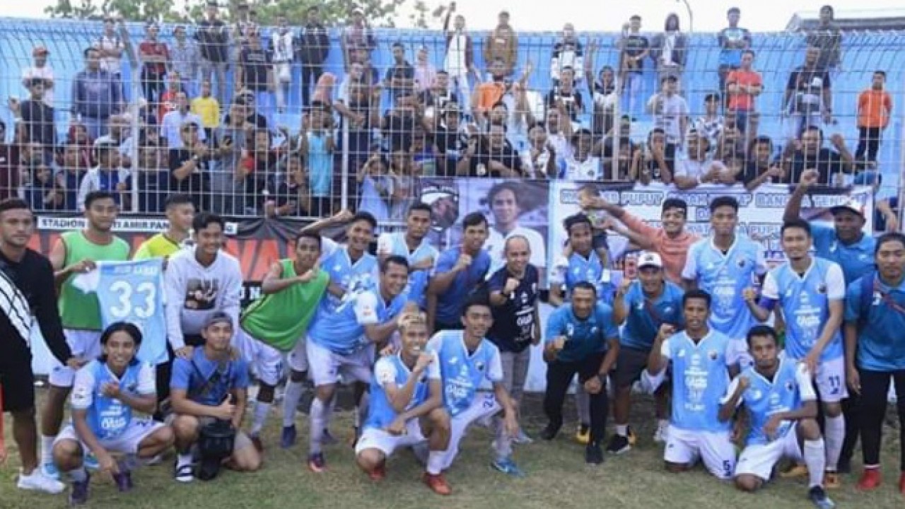 Walikota Pangkalpinang, Maulan Aklil menghadiri pertandingan Sepak Bola Liga 2 Indonesia, antara Babel united vs PSGC Ciamis, yang digelar di Stadion Depati Amir, Pangkalpinang, Minggu (07/07/2019).