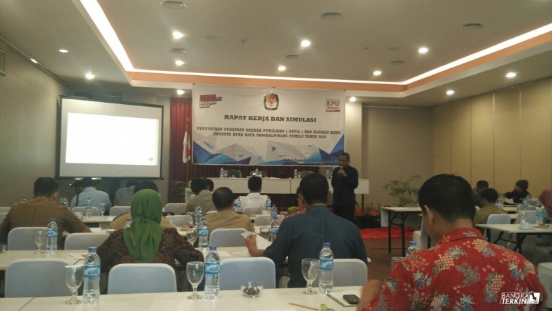 Susana saat kegiatan Raker dan simulasi penataan Daerah pemilihan (Dapil) dan Alokasi Kursi Anggota DPRD Kota Pangkalpinang oleh KPU Kota Pangkalpinang