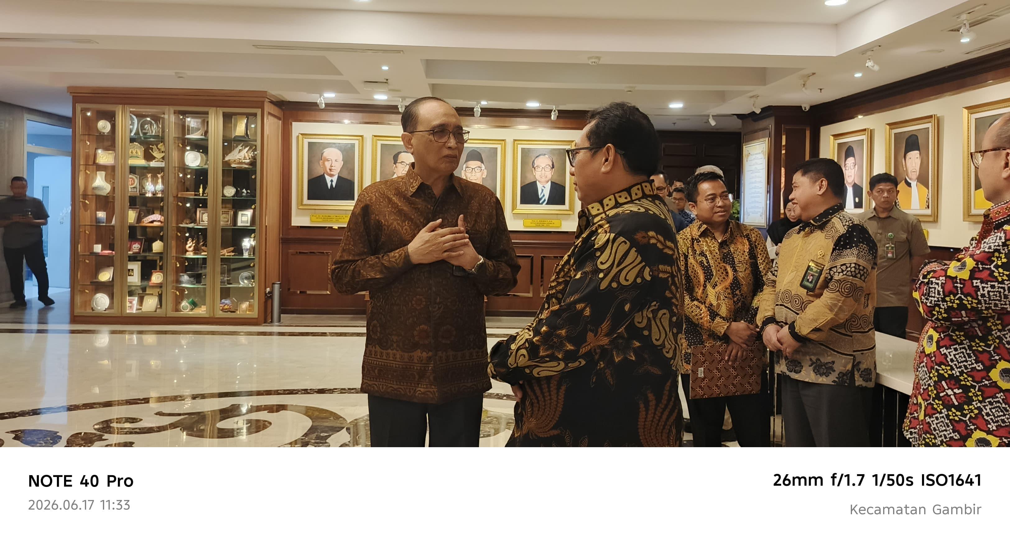 Serikat Media Siber Indonesia (SMSI) beraudiensi dengan Mahkamah Agung RI di Gedung MA, Jakarta, Selasa 17/06/2026 dan diterima langsung oleh Ketua MA Prof. Dr. Sunarto, S.H., M.H.