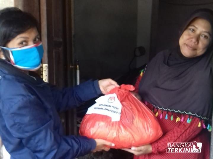 KPU Kabupaten Bangka Bagi Sembako Ke Masyarakat Terdampak Covid19