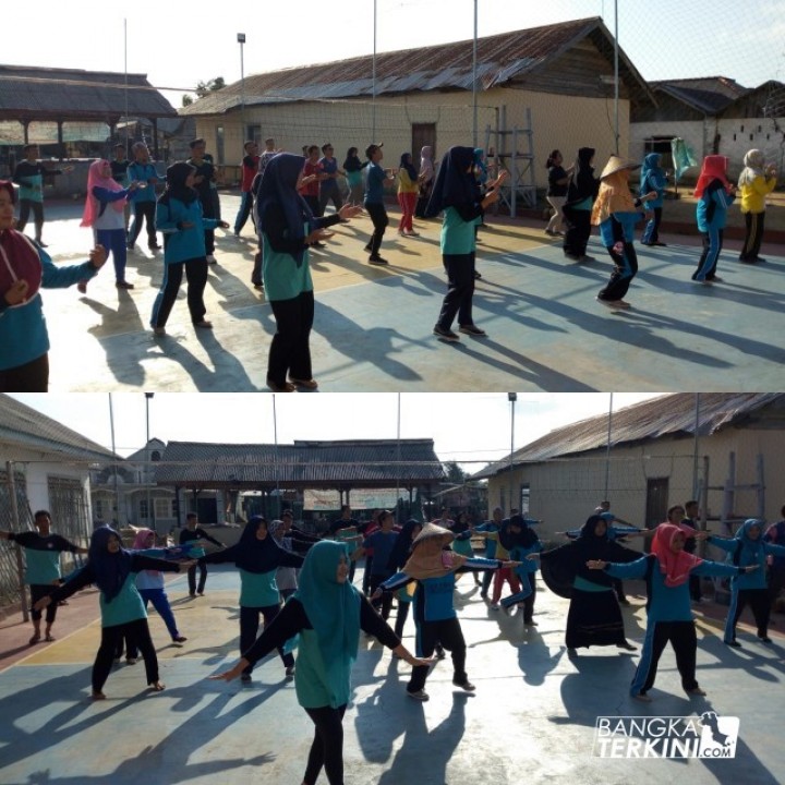 Suasana warga saat mengikuti senam pagi oleh Mahasiswa KKN UBB.