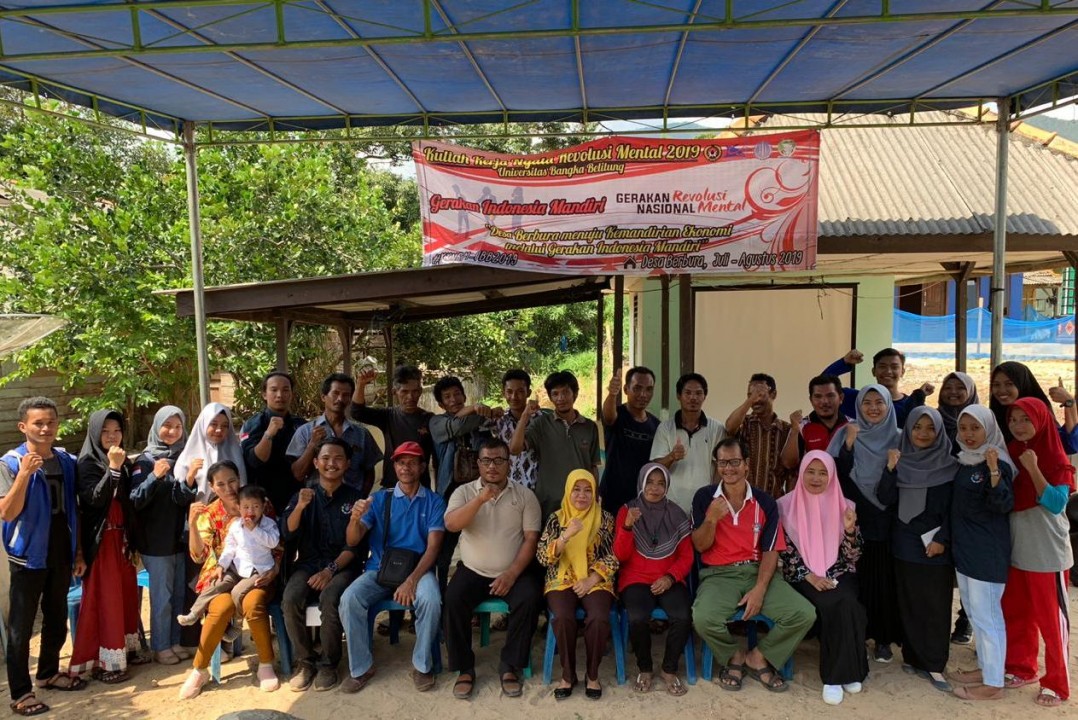 Gelar Pelatihan UMKM, Mahasiswa KKN UBB Desa Berbura menuju Kemandirian Ekonomi melalui Gerakan Indonesia Mandiri (GIM), di Desa Berbura Kecamatan Riau Silip Kabupaten Bangka, Jum'at (19/07/2019).