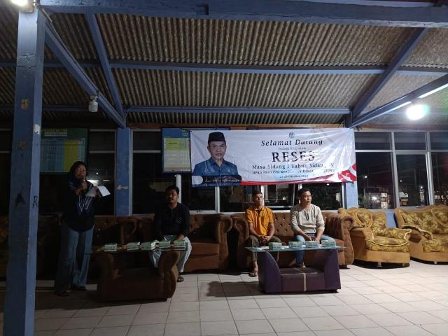 Mulyadi anggota Dewan Perwakilan Rakyat Daerah Provinsi Bangka Belitung (DPRD Babel) fraksi partai Nasdem menggelar reses masa sidang I tahun sidang IV 2022 di desa perlang, Rabu malam (26/10/2022).