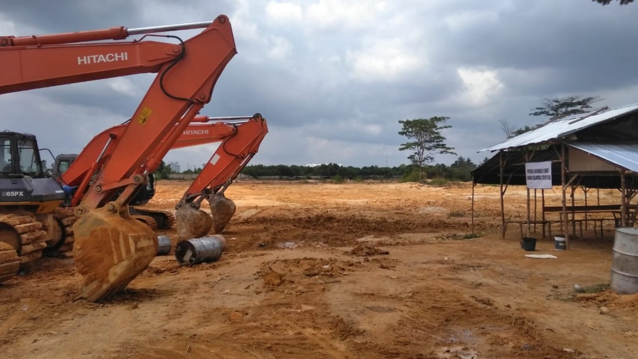 lahan Islamic Center milik Pemerintah Provinsi (Pemprov) Babel, yang rusak akibat penambangan timah, yang berlokasi di Parit 6 Kelurahan Bacang Kecamatan Bukit Intan Pangkalpinang.