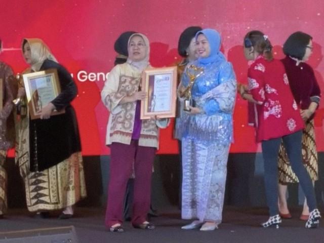 Dinda Rembulan raih prestasi Women Empower Women Award 2025, sebuah apresiasi bergengsi bagi perempuan berpengaruh yang digelar Majalah Kebaya Indonesia bersama Majalah Inspiratif.