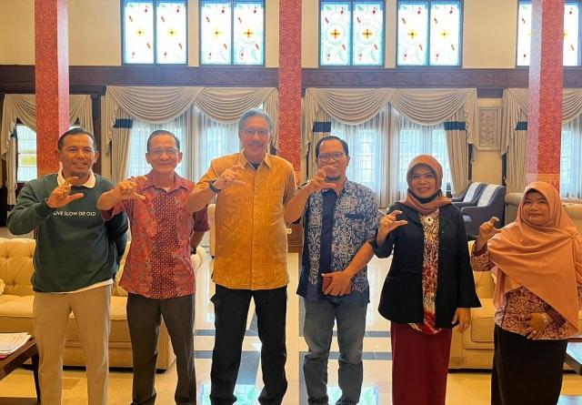 PJ Gubernur Babel, Ridwan Djamaluddin saat menerima audiensi KI Babel di rumah dinas gubernur, Jumat (28/10/2022)