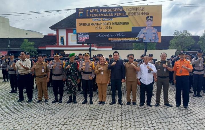 Pj Wali Kota Lusje Ikuti Apel Pergeseran Pasukan PAM Pemilu 2024 Polresta Pangkalpinang