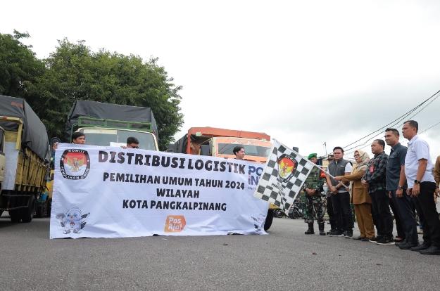 Pj Wali Kota Lusje Lepas Perdana Distribusi 3.110 Kotak Suara ke 622 TPS di Pangkalpinang