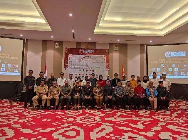 Pj Wali Kota Pangkalpinang Teken Bersama Deklarasi Pemilu Damai 2024