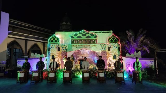 Bupati Bangka Tengah (Bateng), secara resmi membuka perhelatan Musabaqah Tilawatil Quran dan Hadits Nabi (MTQH) tingkat Kecamatan Namang Tahun 2023