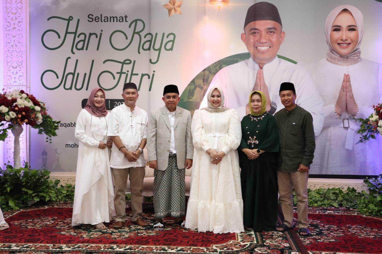 Senyum Molen dan Monica, Jamu masyarakat dirumah Dinas Wali kota Pangkalpinang