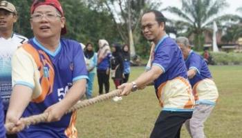 BANGKA TENGAH, BANGKATERKINI – Memperingati Hari Ulang Tahun (HUT) ke-54 KORPRI Tahun 2025, jajaran Aparatur,