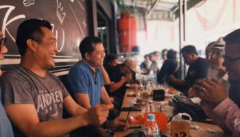 Basit Cinda Ngopi di Akew, Tawa Canda Bersama Para Tokoh di Pangkalpinang