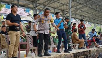 PANGKALPINANG - Berhasil Tarik Ikan Berbobot 5,17 Kg, Handika Dari,