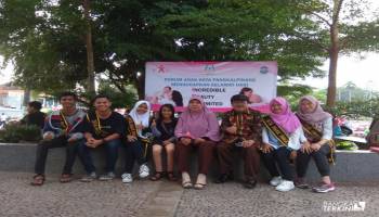 Bangkaterkini.com, Pangkalpinang - Forum Anak Daerah (FAD) Kota Pangkalpinang bagi jilbab kepada Ibu-ibu di Seputaran,