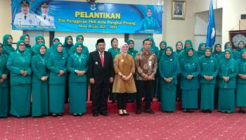 PANGKALPINANG, BANGKATERKINI – Hj. Susanti Saparudin resmi dilantik sebagai Ketua Tim Penggerak PKK Kota Pangkalpinang,