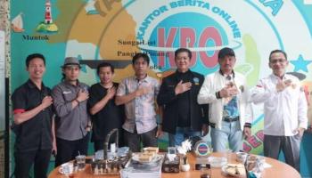 PANGKALPINANG, BANGKA TERKINI - Ketua Umum (Ketum) Forum Kemitraan Polisi dan Masyarakat (FKPM) Indonesia, Dr,