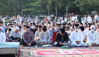 PANGKALPINANG - Molen-Sopian dan Masyarakat Pangkalpinang Laksanakan Sholat Ied di,