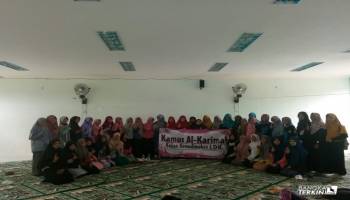 Kunci untuk menjadi hafidzoh itu ada dua, yakni niat yang,