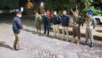 PANGKALPINANG - Patroli yang digelar pukul 21.00 WIB di Mako Satpol PP ini berawal dari laporan masyarakat terkait adanya kegiatan,