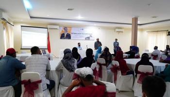 Sungailiat, bangkaterkini.com - Disela-sela kegiatannya mengedukasi masyarakat Sungailiat dalam mempersiapkan diri menghadapi bencana Anggota DPRD,