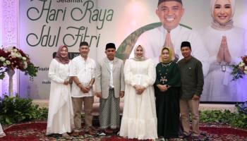 Senyum Molen dan Monica, Jamu masyarakat dirumah Dinas Wali kota,