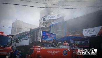BANGKA BELITUNG TERKINI - PANGKALPINANG --- Kembali Terjadi kebakaran di toko Dunia Lampu Pangkalpinang,
