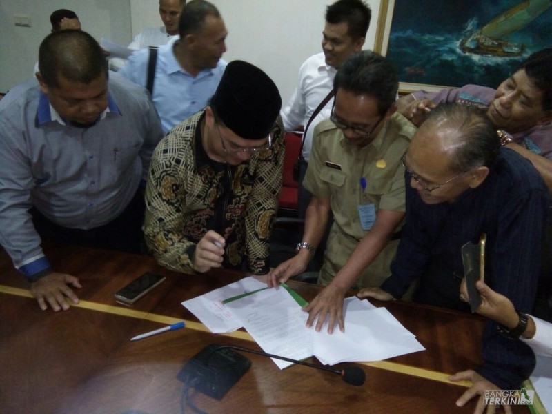 Suasana Penandatanganan UMP Babel, oleh Gubernur Bangka Belitung. Senin (20/11/2017)
