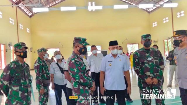 Dalam rangka Hari jadi TNI ke-76, TNI bersama Polri dan pemerintah Bangka Tengah menggelar kegiatan Vaksinasi di Desa Nibung Kecamatan Koba, Rabu (29/09/2021).