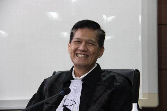 Wina Armada Sukardi, (Pakar hukum dan etika pers, advokat tersumpah)