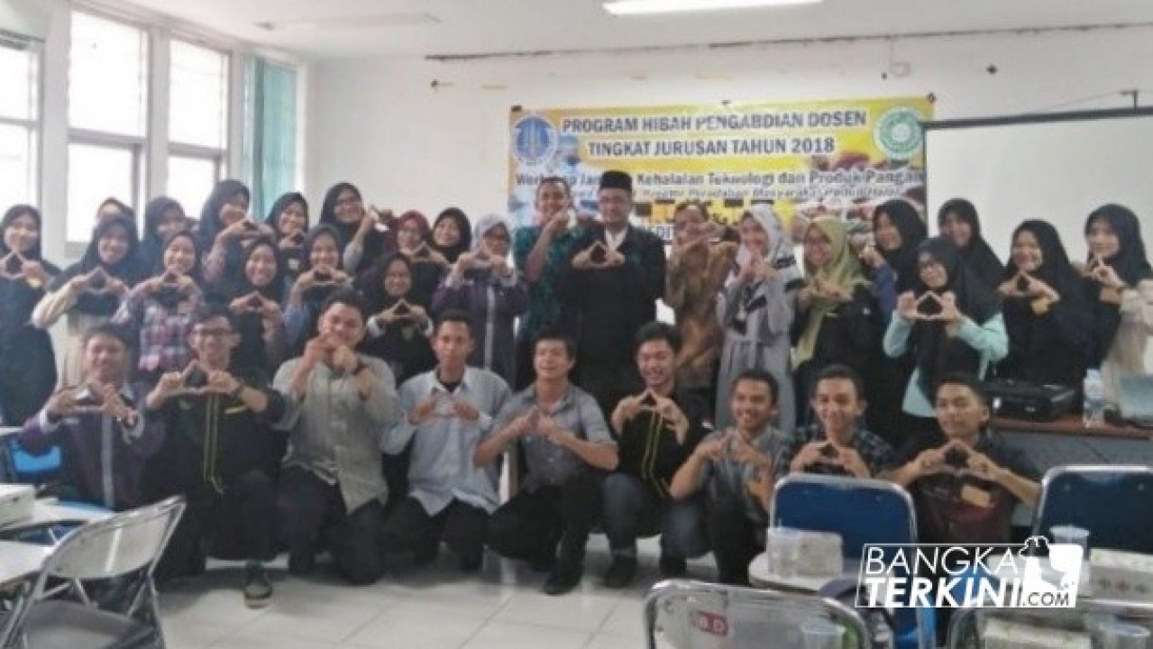 Fakultas Biologi Universitas Bangka Belitung (UBB), gelar Workshop Jaminan Kehalalan Teknologi dan Produk Pangan dengan tema "Mahasiswa Milenial, Kreator Peradaban Masyarakat Peduli Halal," bertempat di Gedung E FPPB UBB, Selasa (09/10/18). BT3