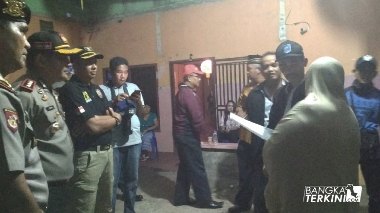 Pjs Walikota Pangkalpinang, bersama Polres Pangkalpinang, Sat Pol-PP Pangkalpinang, Dinas Pariwisata, Dinas Kopumdag, BPBD, dan MUI gelar monitoring di beberapa tempat hiburan yang ada di Kota Pangkalpinang, Sabtu (26/05/2018).