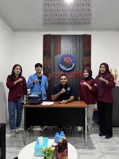 Veri Arianta, Eta Jois Neda, Imelia Della Rokar, Rini Surya Ningsih Sihotang (Mahasiswa Fakultas Hukum Universitas Bangka Belitung) saat wawancara di Polres Bangka