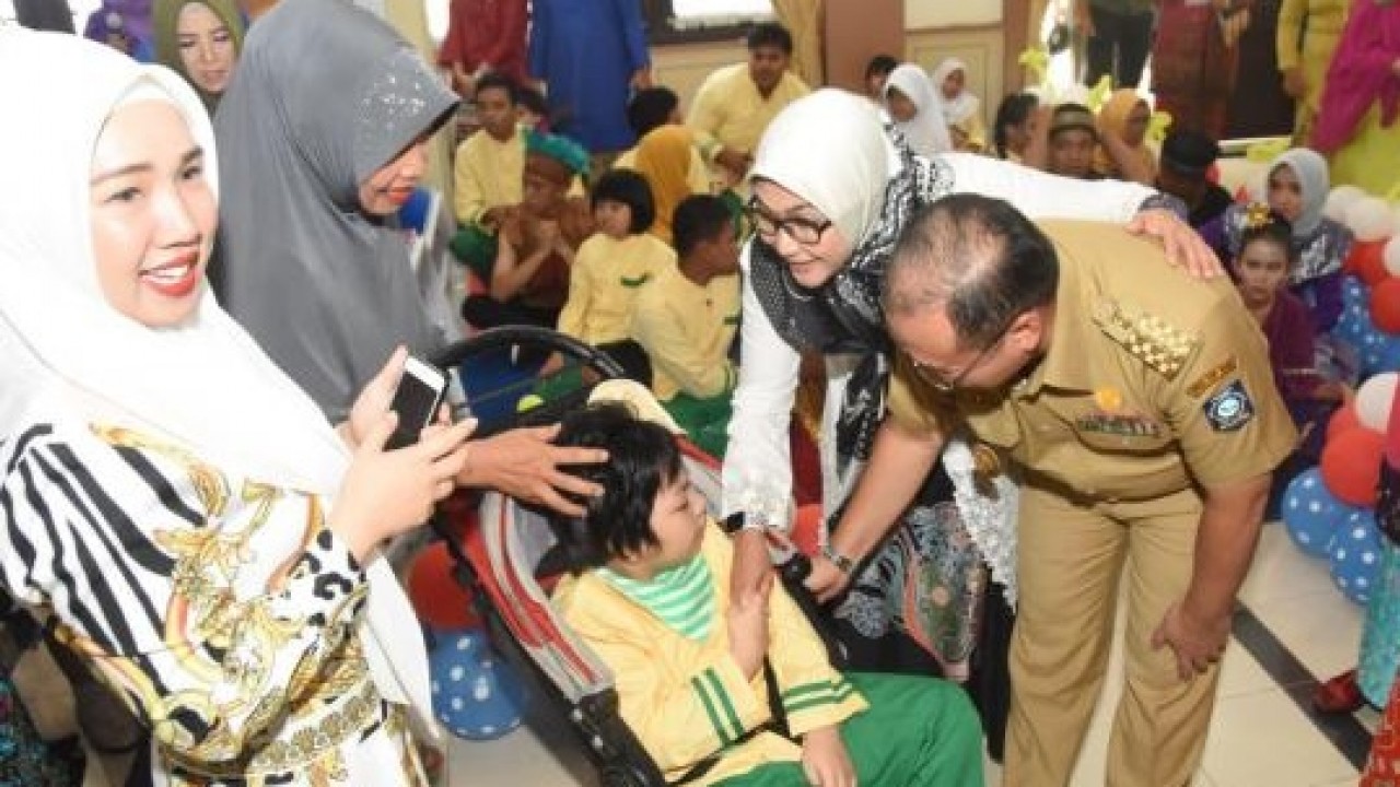 Gubernur Babel Erzaldi dan Istri, Rayakan Hut YPAC Pangkalpinang, di Rumah Dinas Gubernur atau Gedung Mahligai Serumpun Sebalai, Selasa (05/03/2019).