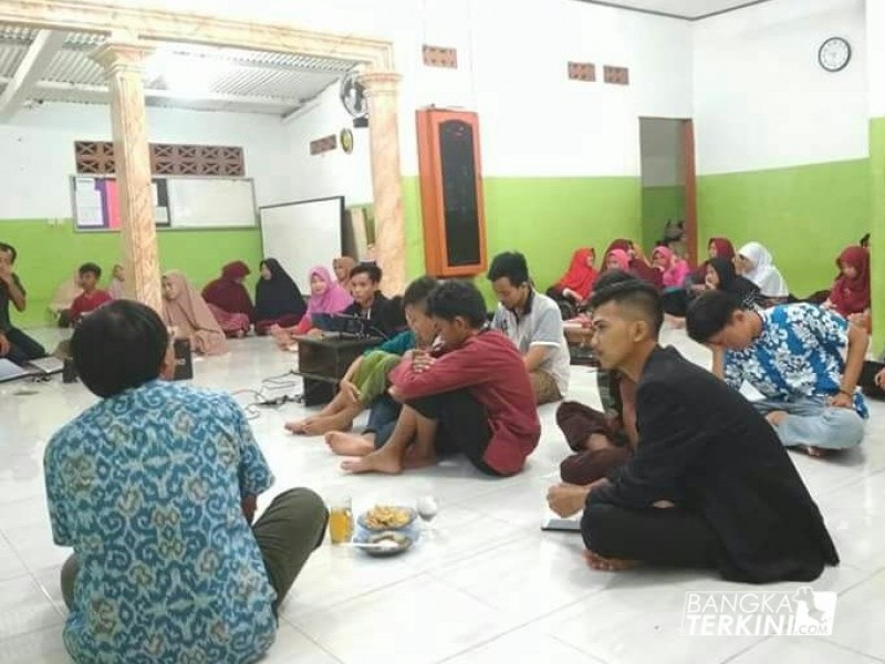 Pimpinan Anak Cabang (PAC) Lembaga Dakwah Islam Indonesia (LDII) Ampui, mengadakan Malam Keakraban (Makrab) Pemuda-i LDII di TPA Qudhratul Kudsi, Sabtu (31/03/2018).