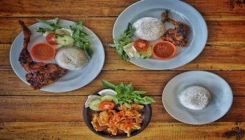 Mencicipi Lezatnya Ayam Bakar Arema Plecingan  Daging ayam adalah salah satu bahan makanan yang,