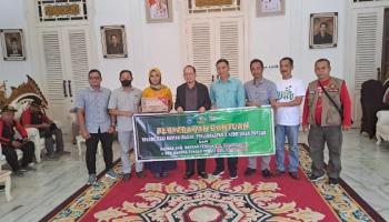 ILHAM, BANGKA TENGAH - Jajaran Pemkab Bangka Tengah Bagikan Bantuan,