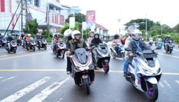 Honda Babel Bersama Wagub Terpilih Helliyana &#039;Ngabuburide&#039; Naik Motor PCX Roadsync Sambil Berbagi