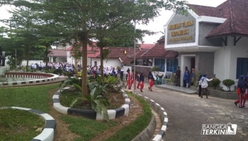 Bangka Terkini, Pangkalpinang --- Museum Timah ramai dikunjungi ratusan pelajar Sekolah Menengah Pertama (SMP),